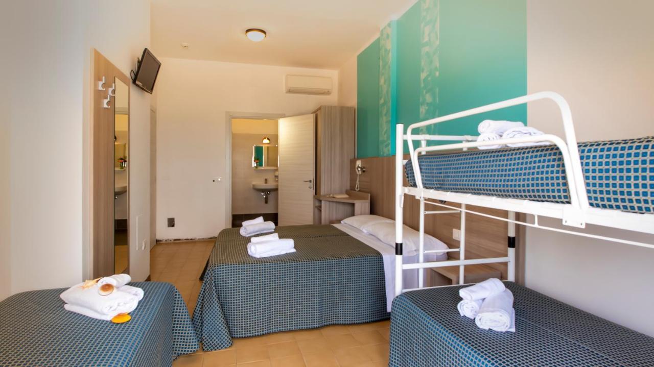 Hotel President'S เปซาโร ภายนอก รูปภาพ
