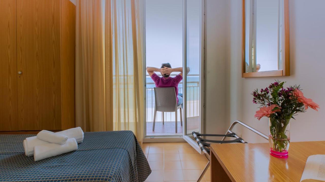 Hotel President'S เปซาโร ภายนอก รูปภาพ