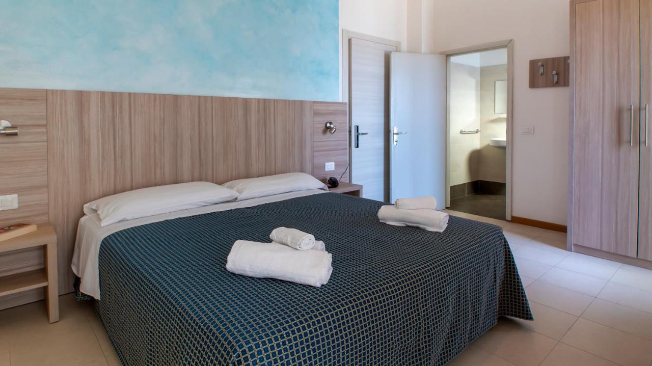 Hotel President'S เปซาโร ภายนอก รูปภาพ