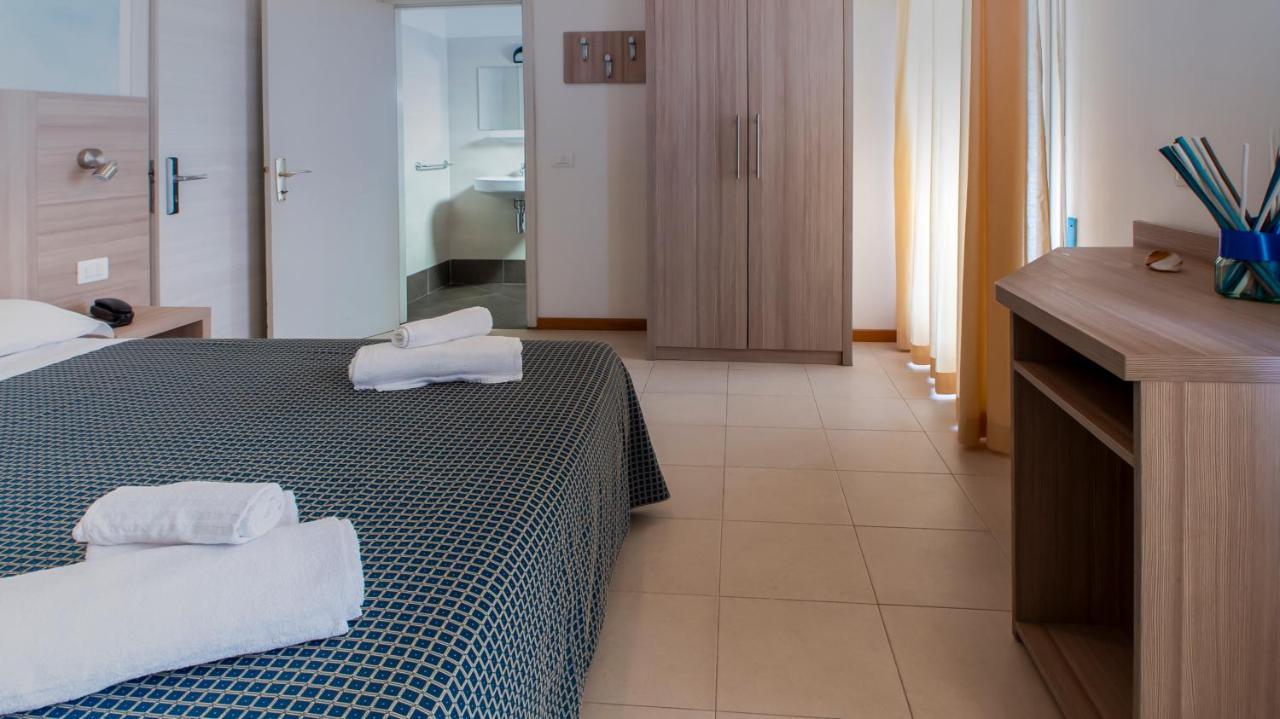 Hotel President'S เปซาโร ภายนอก รูปภาพ