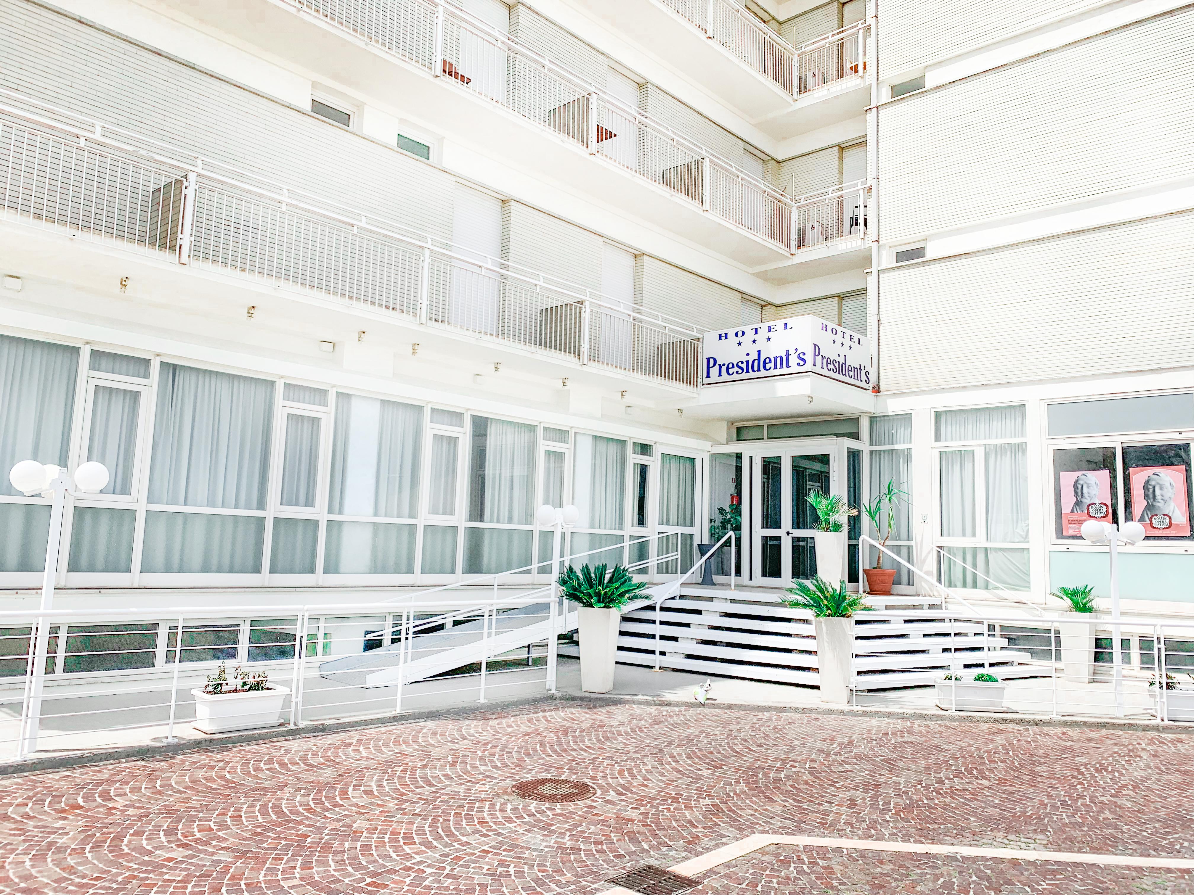 Hotel President'S เปซาโร ภายนอก รูปภาพ